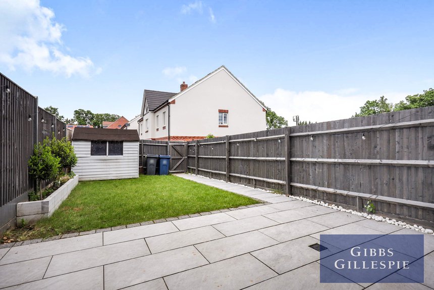 available 37 london 16096 - Gibbs Gillespie