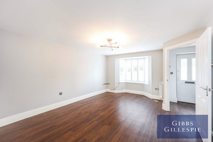 available 37 london 16096 - Gibbs Gillespie