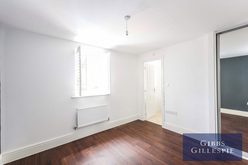 available 37 london 16096 - Gibbs Gillespie