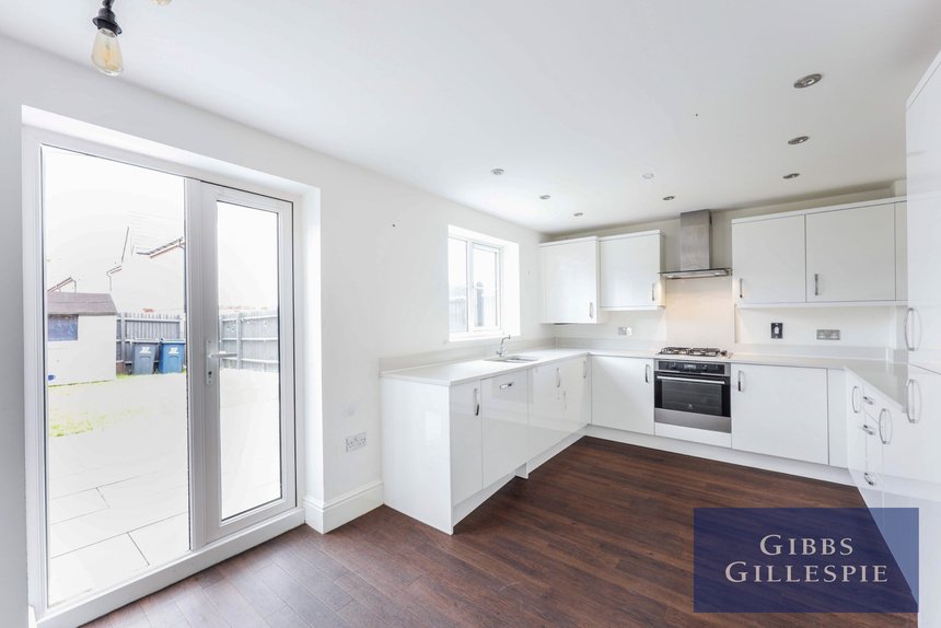 available 37 london 16096 - Gibbs Gillespie