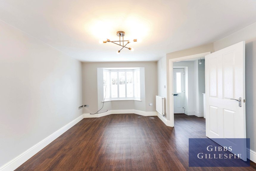 available 37 london 16096 - Gibbs Gillespie