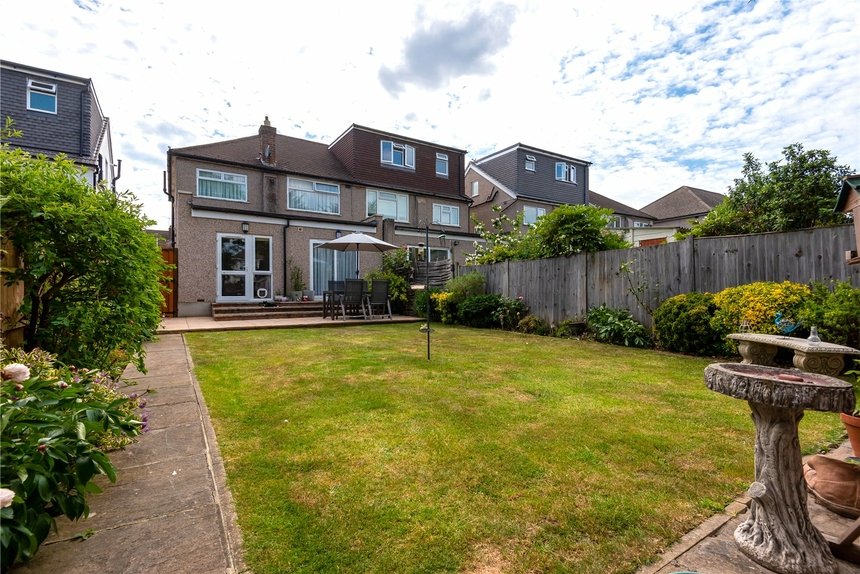 4 bedroom House for sale in Queens Walk, Ruislip, Middlesex, HA4