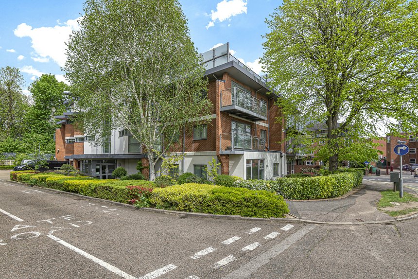 available  london 16245 - Gibbs Gillespie