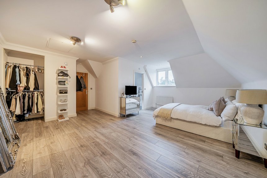 for sale carew road london 16384 - Gibbs Gillespie