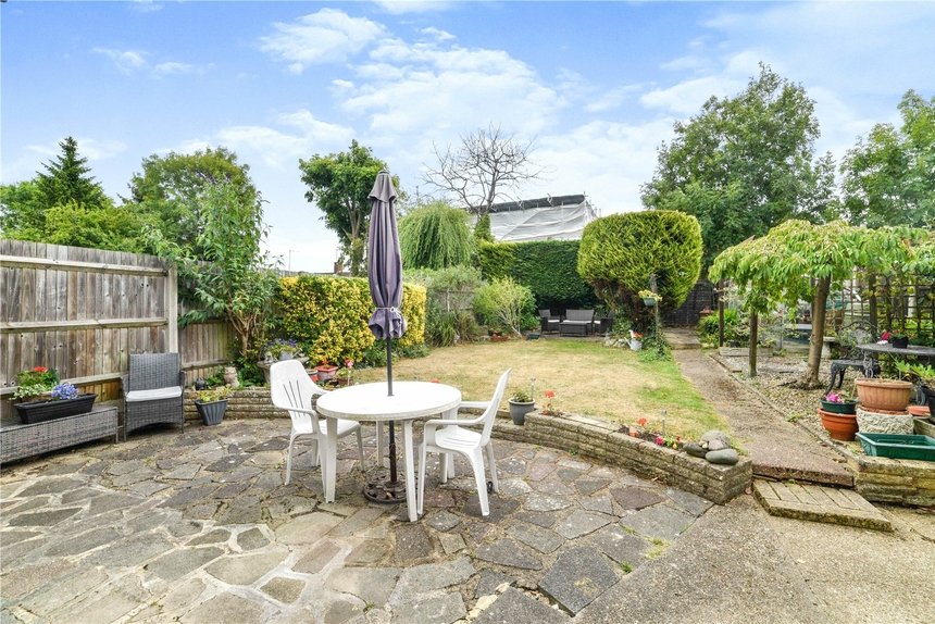 3 bedroom House for sale in Rosecroft Walk, Pinner, Middlesex, HA5