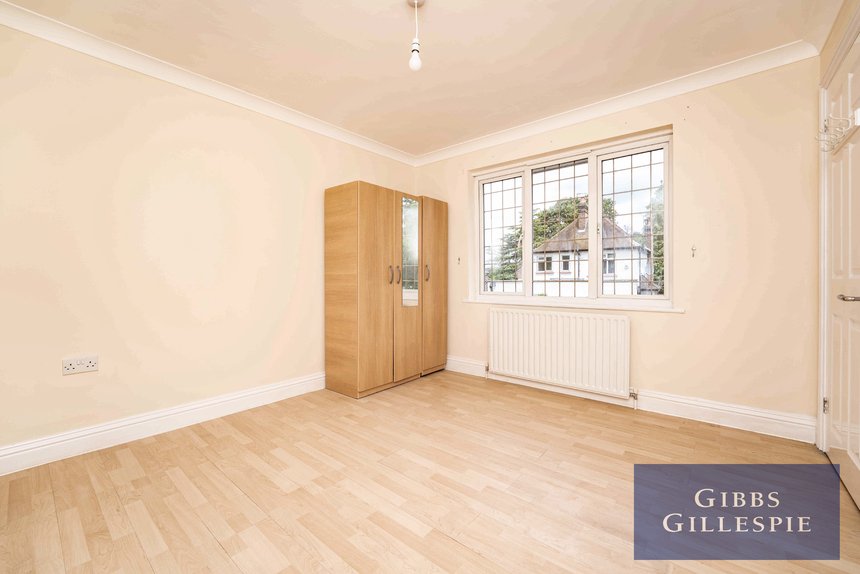 available  london 16411 - Gibbs Gillespie