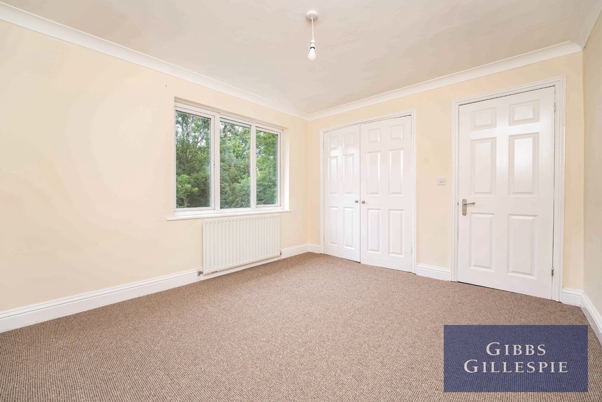 available  london 16411 - Gibbs Gillespie