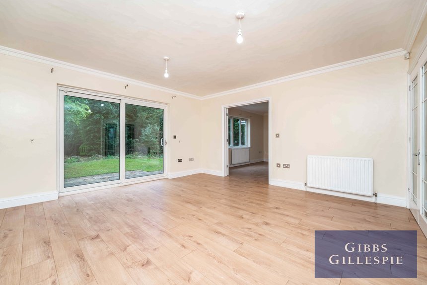 available  london 16411 - Gibbs Gillespie