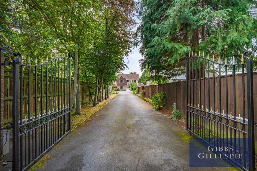 available  london 16411 - Gibbs Gillespie