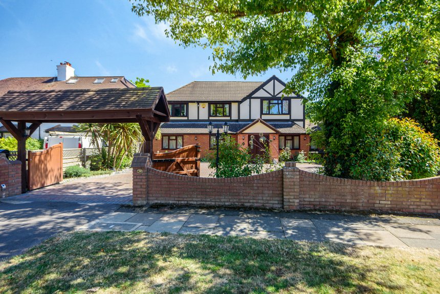 under offer thornhill road london 16711 - Gibbs Gillespie