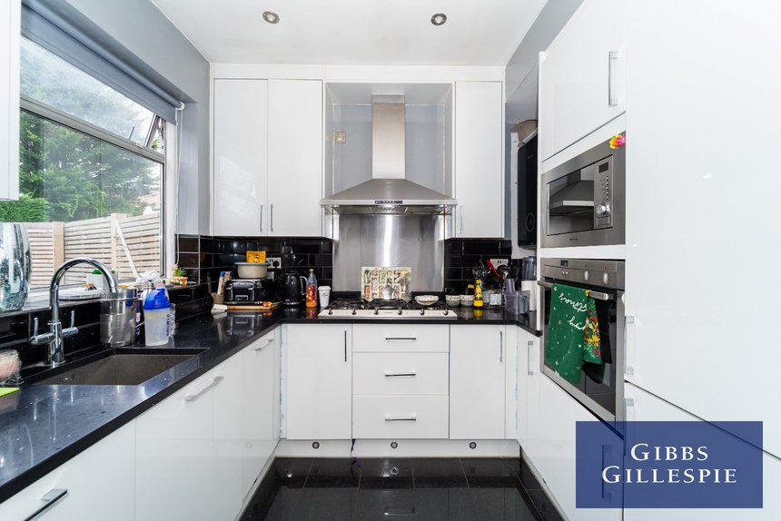 available 56 london 16858 - Gibbs Gillespie