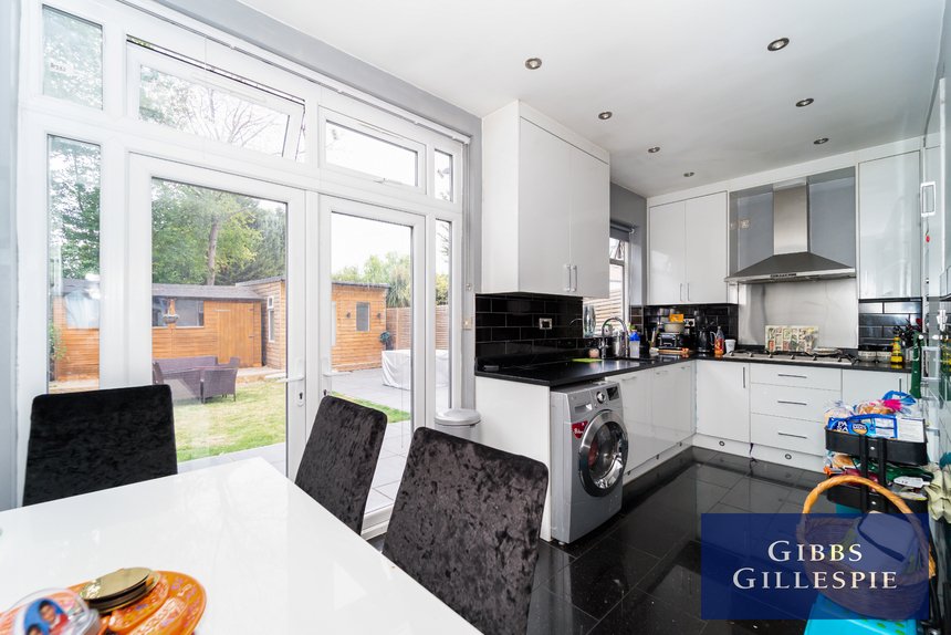 available 56 london 16858 - Gibbs Gillespie