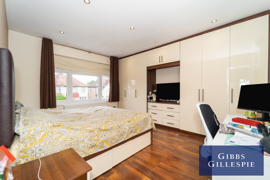 available 56 london 16858 - Gibbs Gillespie