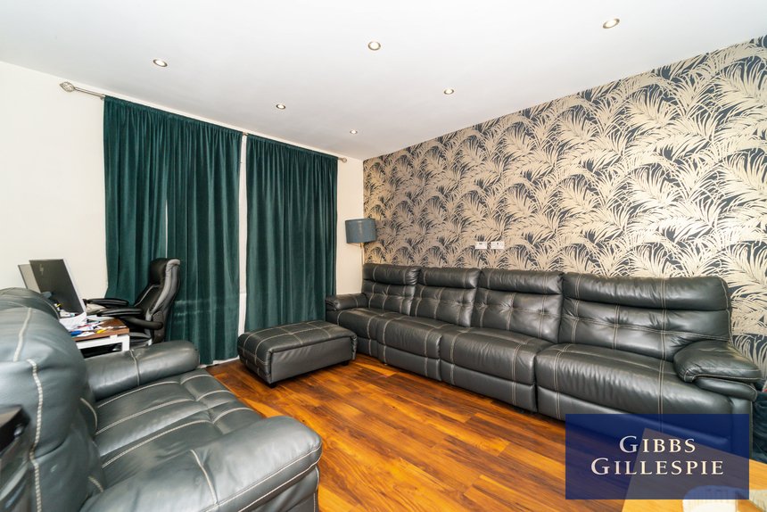 available 56 london 16858 - Gibbs Gillespie