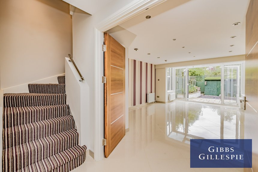 available 45 london 16900 - Gibbs Gillespie