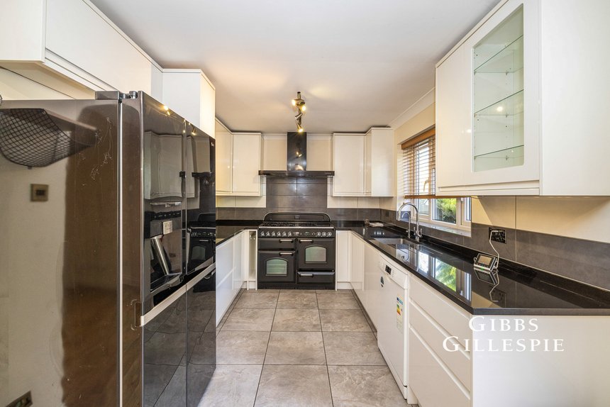 to let baycroft close london 17051 - Gibbs Gillespie