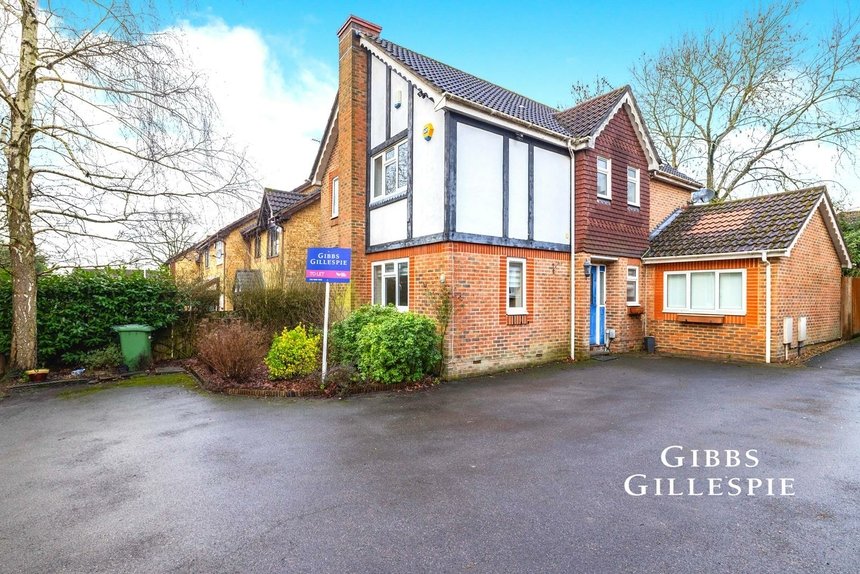 to let baycroft close london 17051 - Gibbs Gillespie