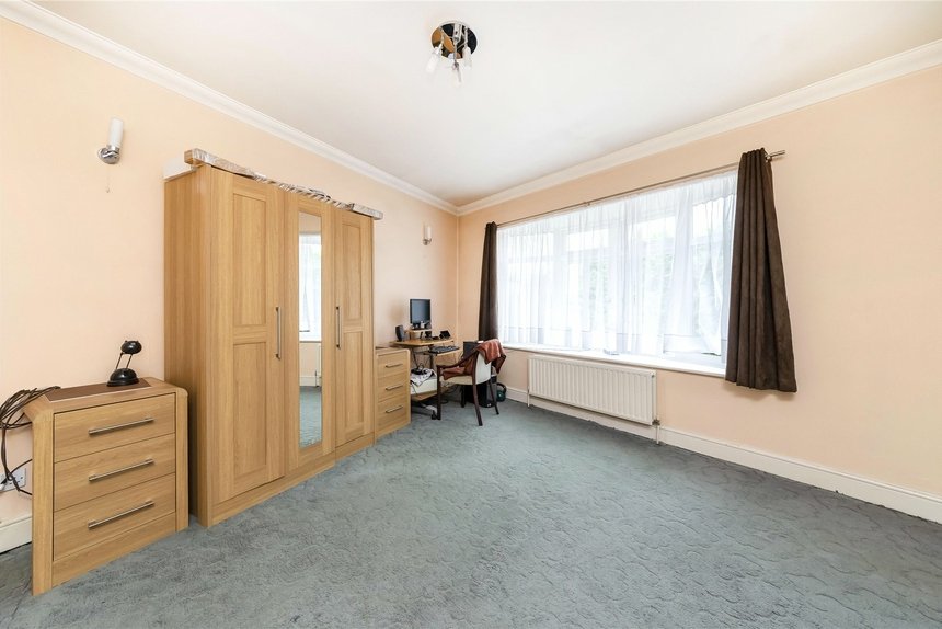 under offer greystoke park terrace london 17104 - Gibbs Gillespie