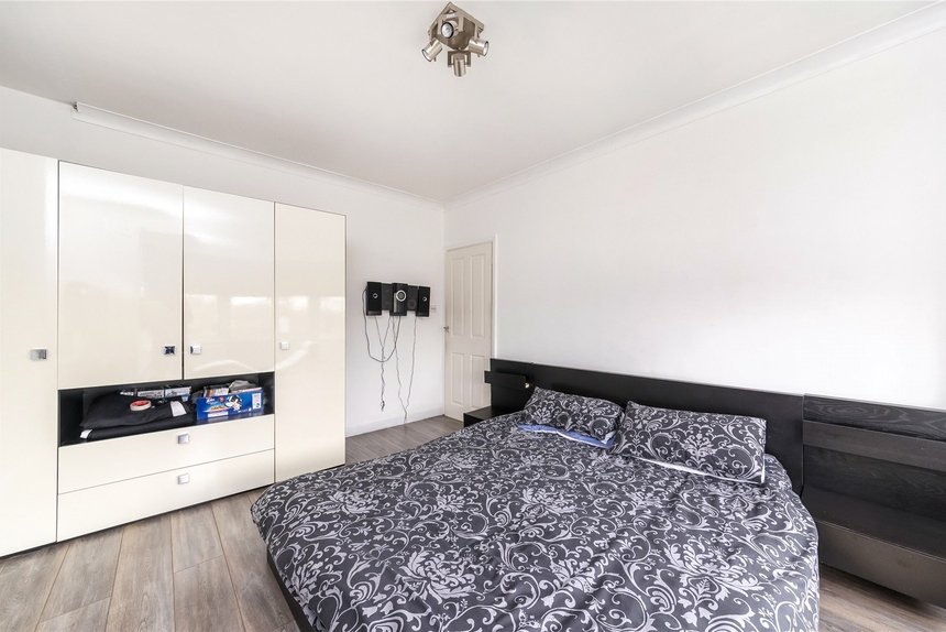 under offer greystoke park terrace london 17104 - Gibbs Gillespie