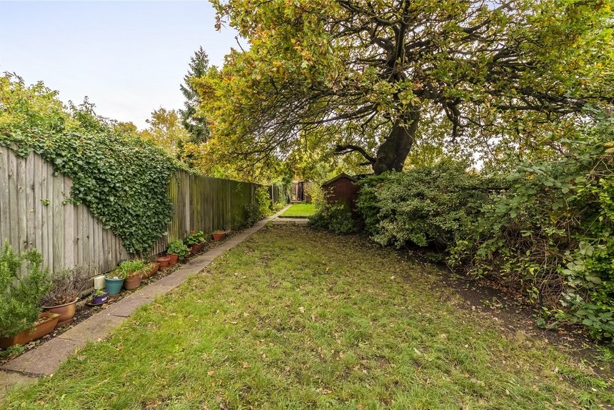 under offer greystoke park terrace london 17104 - Gibbs Gillespie