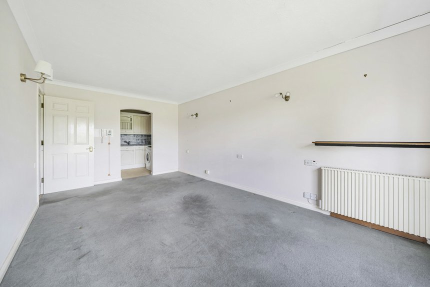 under offer maple court london 17387 - Gibbs Gillespie