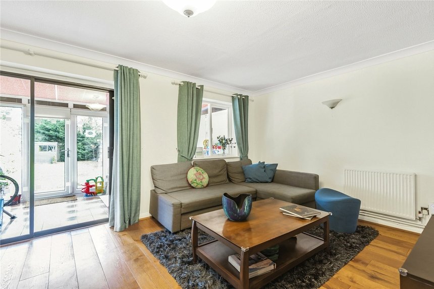 under offer pepys close london 17566 - Gibbs Gillespie