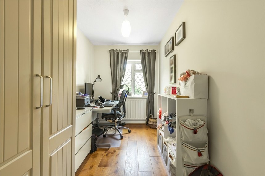 under offer pepys close london 17566 - Gibbs Gillespie