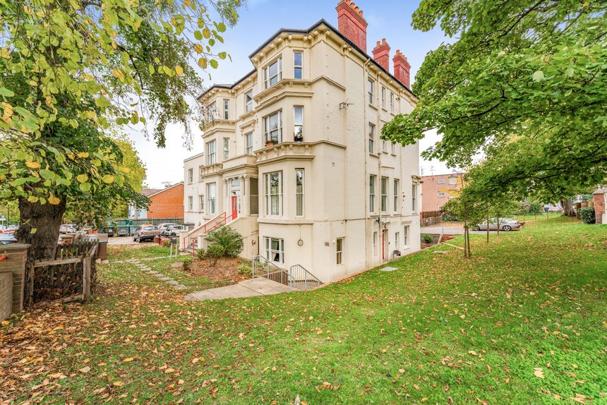 under offer woodbury court london 17588 - Gibbs Gillespie