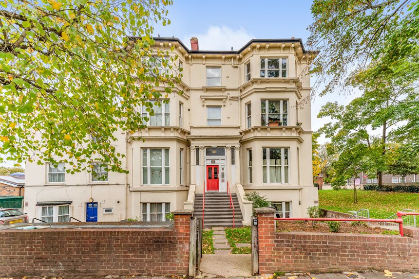 under offer woodbury court london 17588 - Gibbs Gillespie