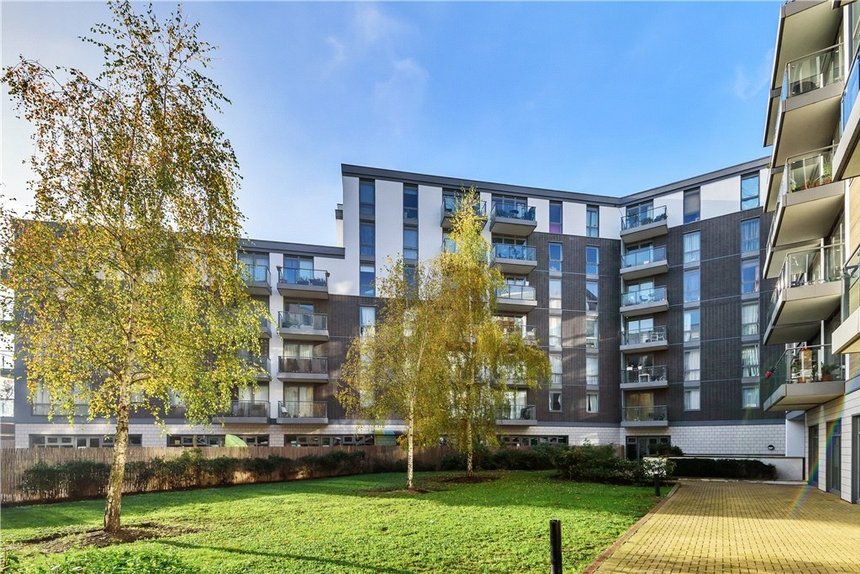 1 bedroom Flat/Apartment for sale in Ealing Road, Brentford, Middlesex