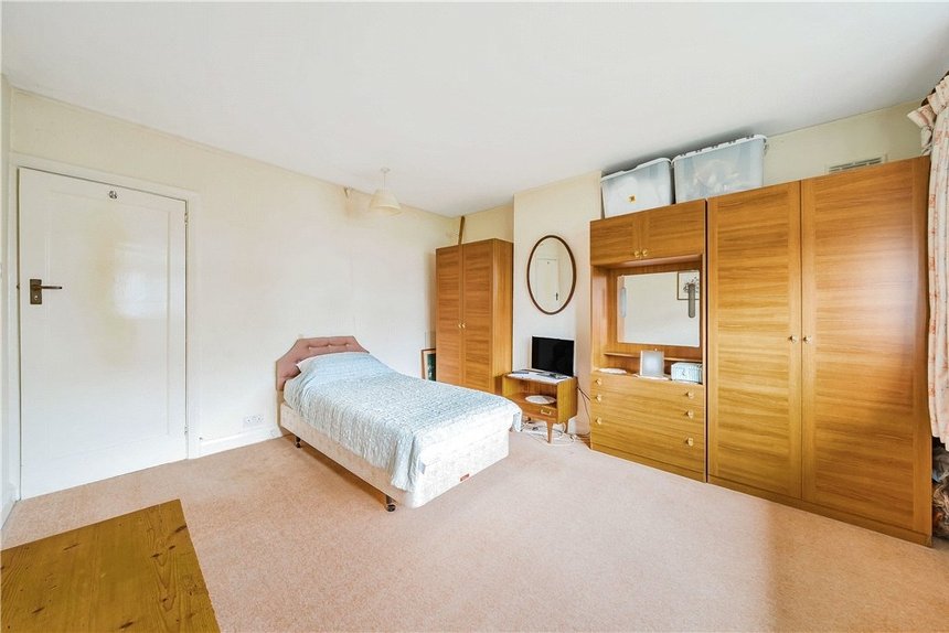 under offer hillcroft crescent london 17735 - Gibbs Gillespie