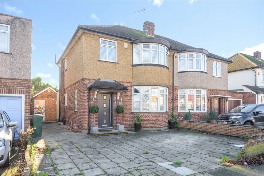 under offer angus drive london 17784 - Gibbs Gillespie