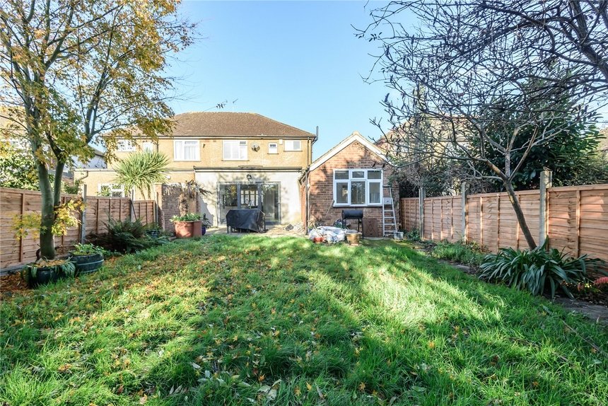 under offer angus drive london 17784 - Gibbs Gillespie