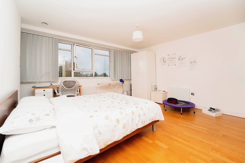 available flat 32 london 17844 - Gibbs Gillespie