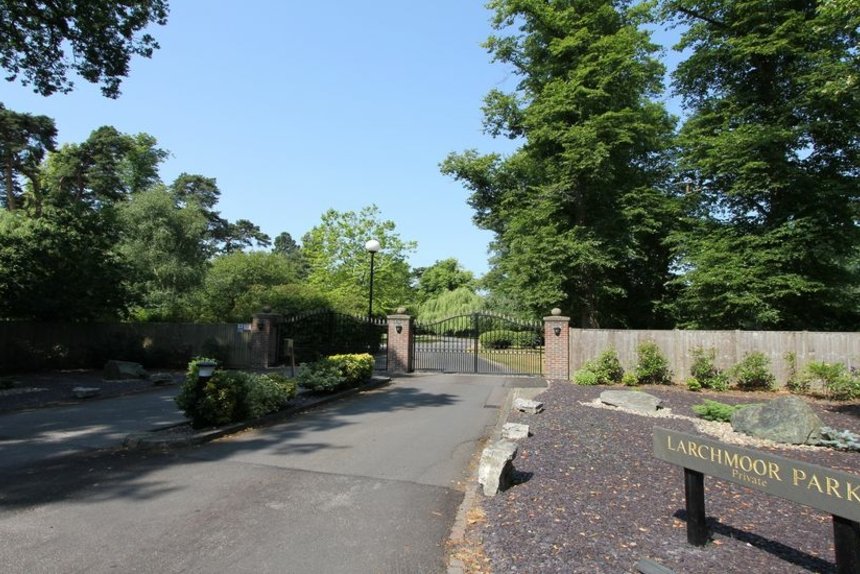 2 bedroom Apartment to rent in Larchmoor Park, Stoke Poges Gibbs