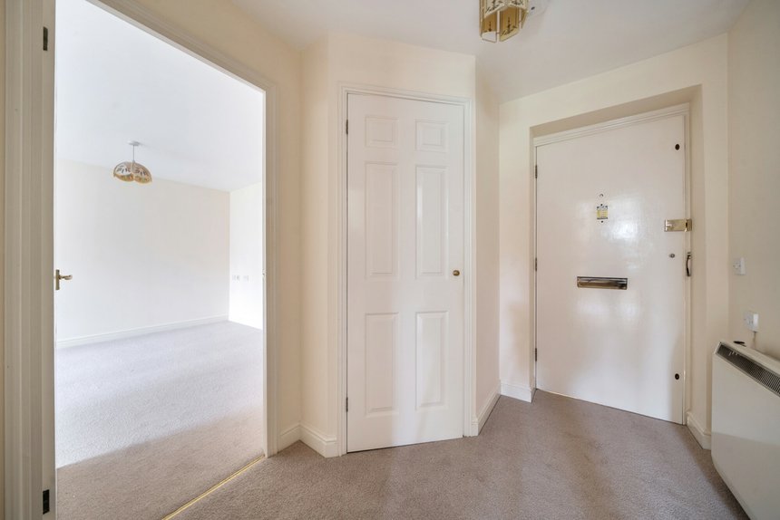 under offer high street london 18607 - Gibbs Gillespie