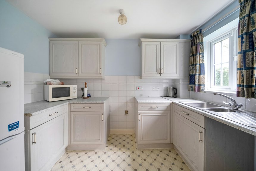 under offer high street london 18607 - Gibbs Gillespie