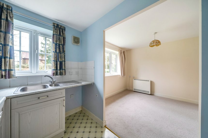 under offer high street london 18607 - Gibbs Gillespie