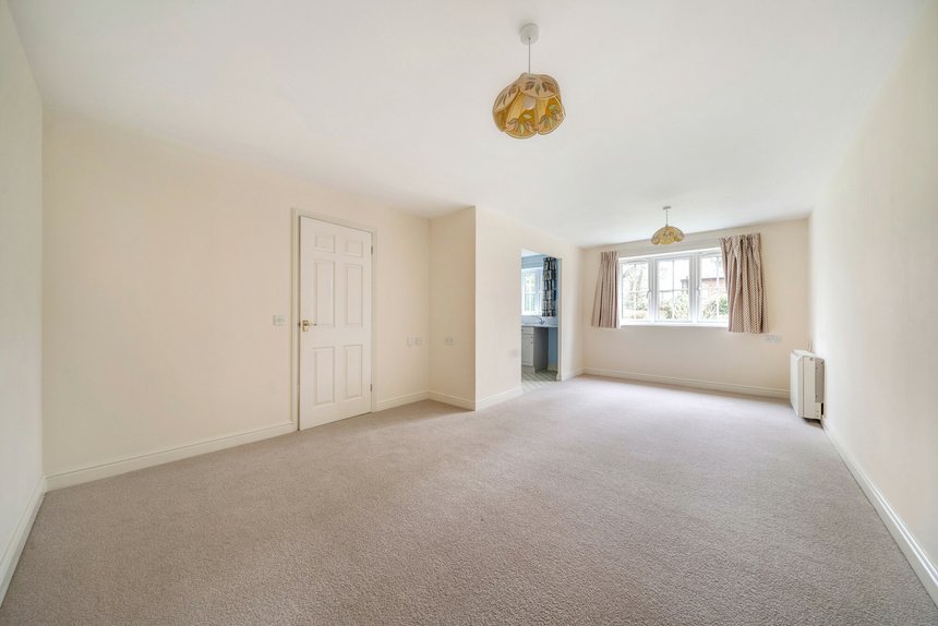 under offer high street london 18607 - Gibbs Gillespie