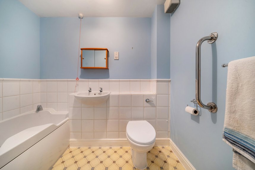 under offer high street london 18607 - Gibbs Gillespie