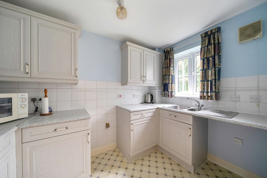 under offer high street london 18607 - Gibbs Gillespie