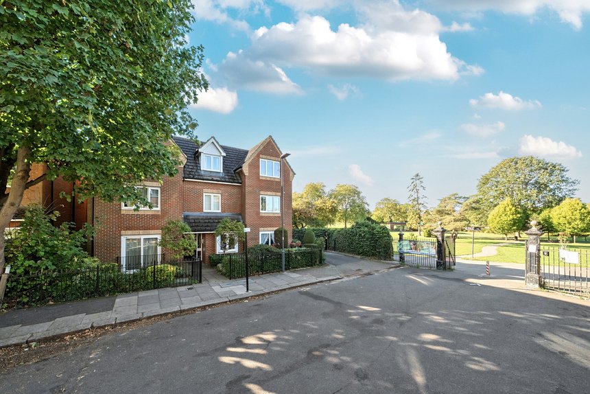 for sale birch view london 18724 - Gibbs Gillespie