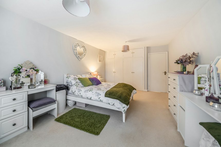 for sale vernon drive london 18924 - Gibbs Gillespie