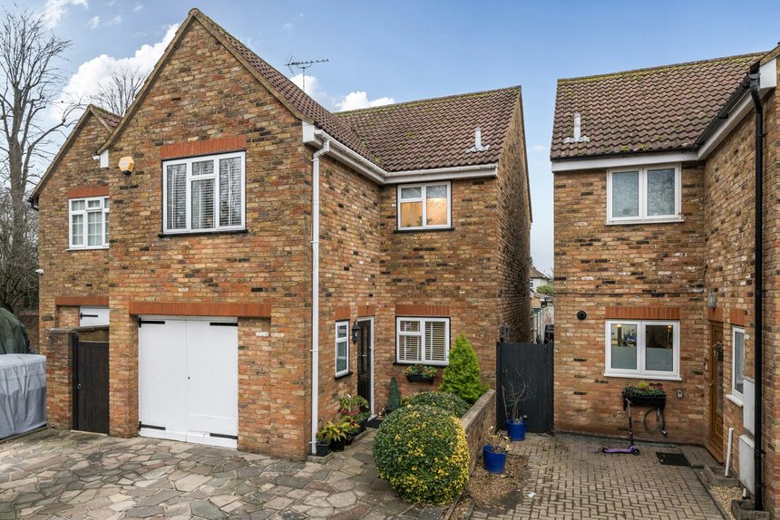 for sale vernon drive london 18924 - Gibbs Gillespie