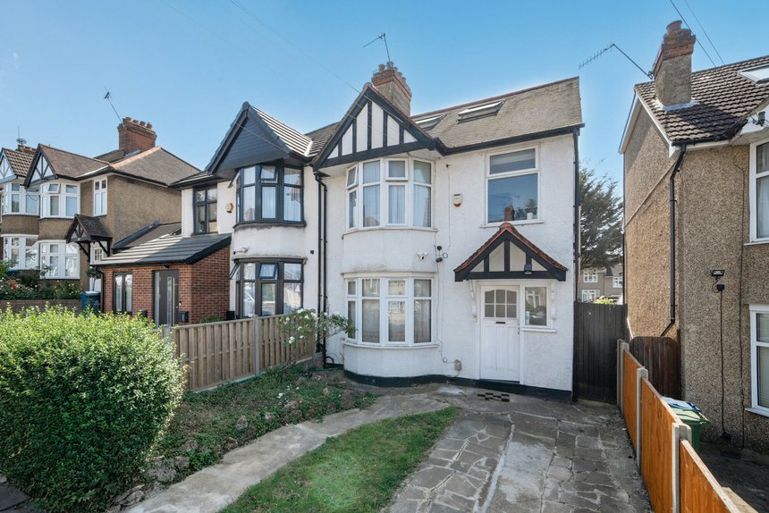 sold wood end avenue london 19546 - Gibbs Gillespie