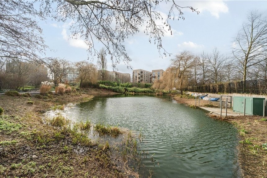 under offer lakeside drive london 20021 - Gibbs Gillespie