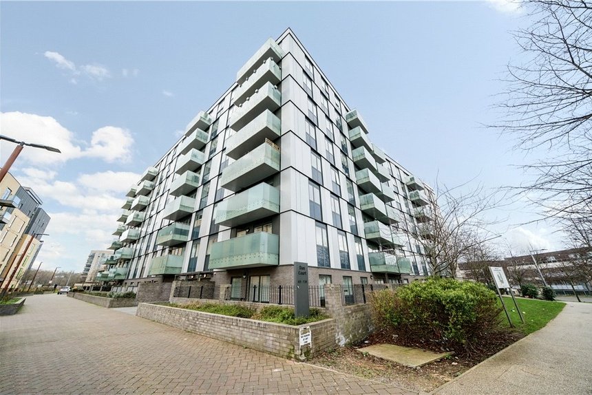 under offer lakeside drive london 20021 - Gibbs Gillespie