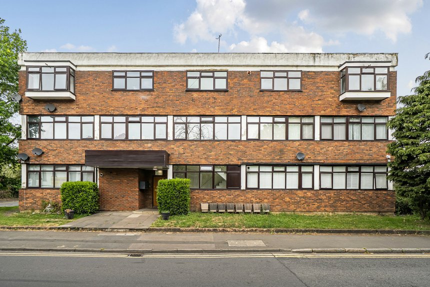 for sale rotary house london 20070 - Gibbs Gillespie