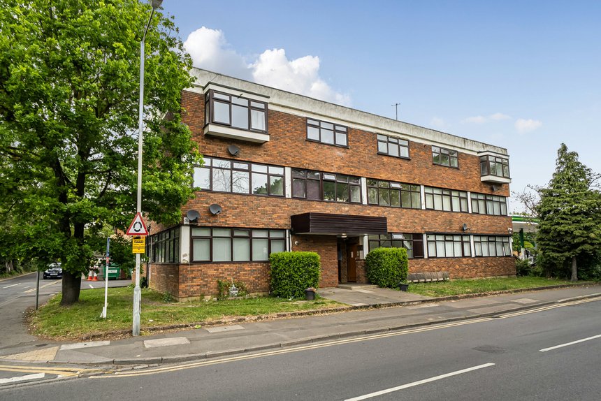 for sale rotary house london 20070 - Gibbs Gillespie