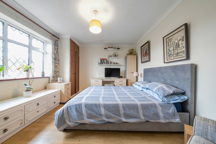 for sale warren road london 20359 - Gibbs Gillespie